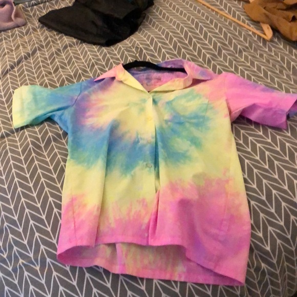 Medium sized tie-die button down - Picture 2 of 3